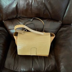 IACUCCI Italian Leather Handbag/Tote with Alligator Style Tan/Brown Leather